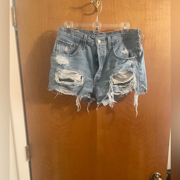Levi’s 501 Light-wash Shorts - Picture 3 of 6